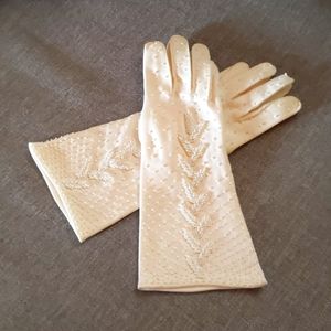 Vintage White Pearl Beaded Gloves